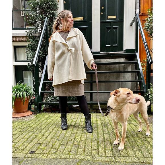 Stunning Pierre Cardin Wool coat in cream with bow detail - Picture 1 of 6